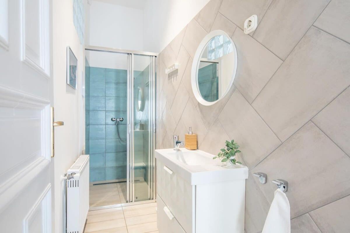 Full Comfort, 4 Bedrooms In The Heart Of The Apartman Budapest