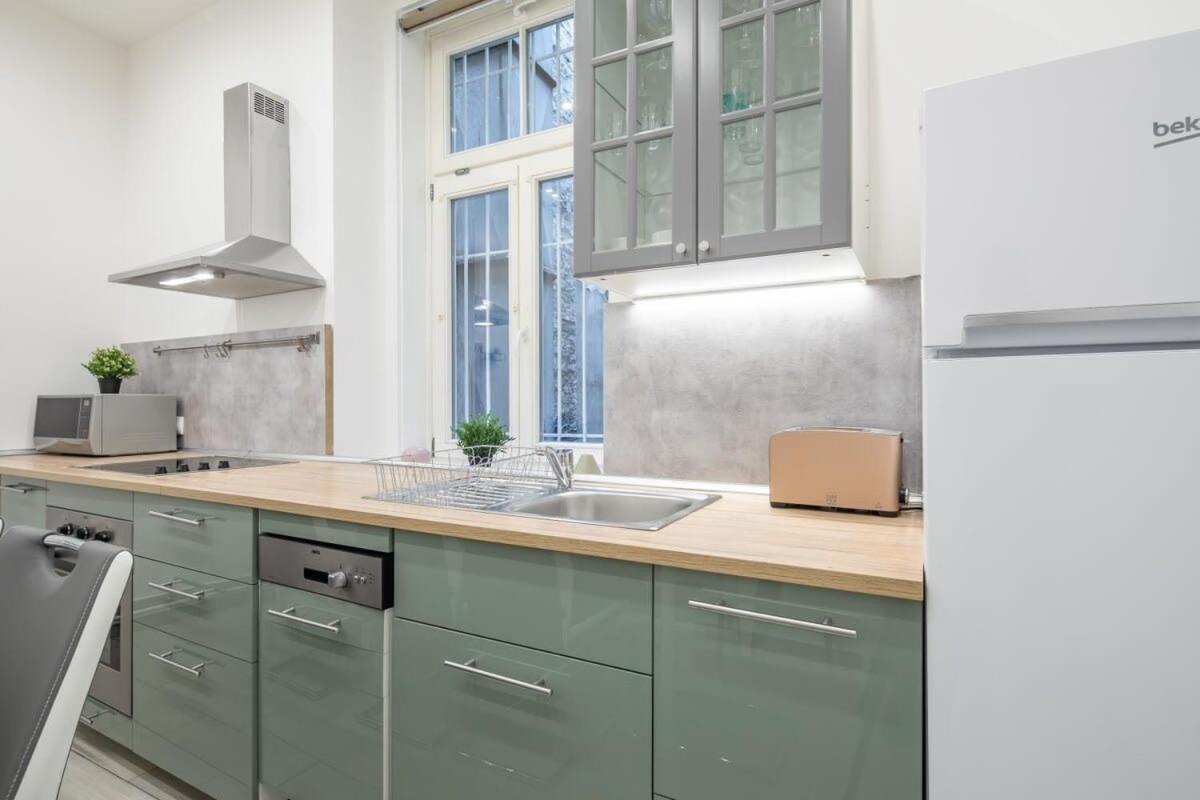Apartman Full Comfort, 4 Bedrooms In The Heart Of The Budapest